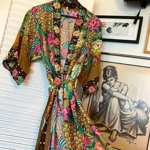 NWT!!! Boho Woman Floral Robe Kimono!! S-M!!
